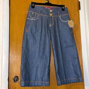 Apple Bottoms capris! Size9/10! NWT! 16” waist and 10” rise! 12.5” wide leg